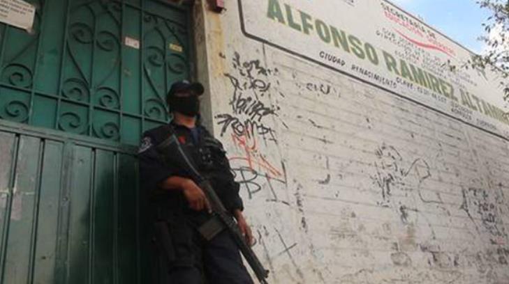 Grupo armando rapan a estudiantes y maestras de escuela en Acapulco