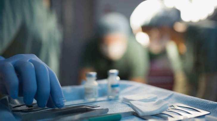Mujeres sobrevivientes de cáncer recibirán cirugía de prótesis mamarias