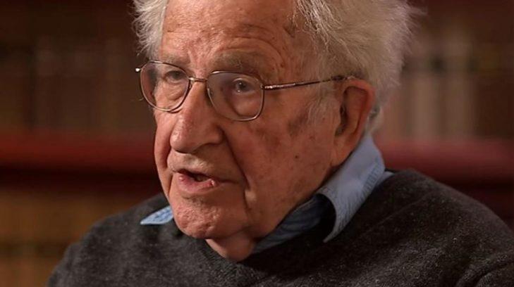 A punto de iniciar la conferencia de Noam Chomsky en Hermosillo