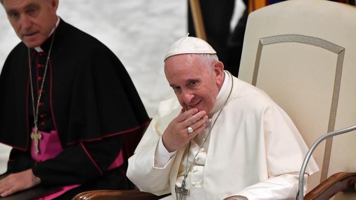 Estoy profundamente afectado por la muerte del pequeño Alfie: Papa Francisco