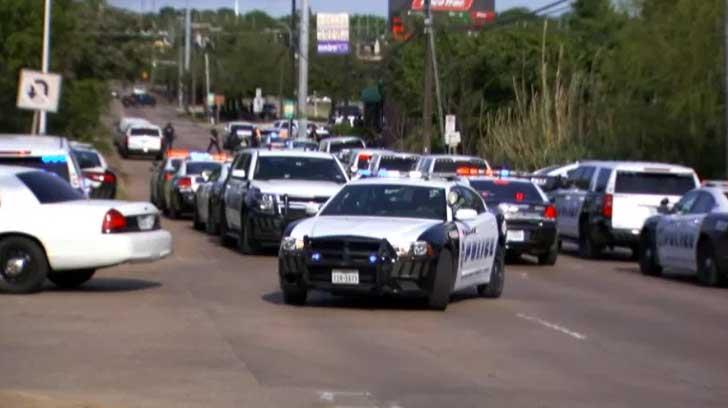 Balacera en tienda departamental de Dallas deja dos policías heridos