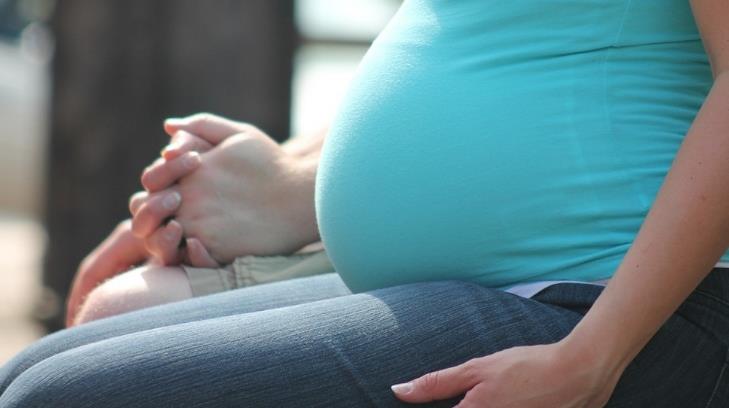 Especialistas alertan por alto riesgo en embarazos en adolescentes