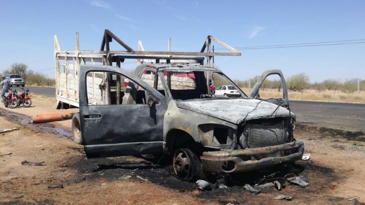 GALERÍA | Camión con cilindros de gas se incendia en la carretera Hermosillo- Bahía de Kino
