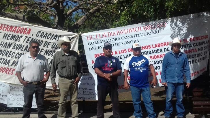 Extrabajadores se manifiestan en Palacio de Gobierno para exigir liquidación