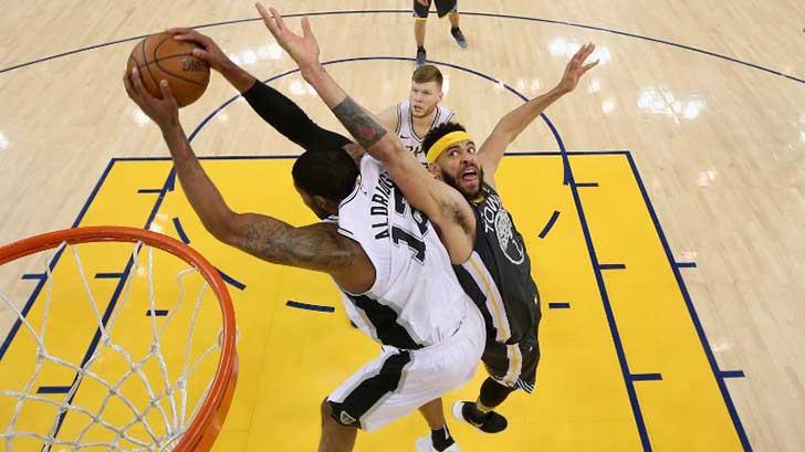 Warriors se pone 2-0 en serie ante Spurs en playoffs