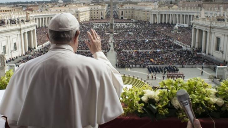 Papa celebra misa de Pascua y llama a responder a las ‘sorpresas de Dios’