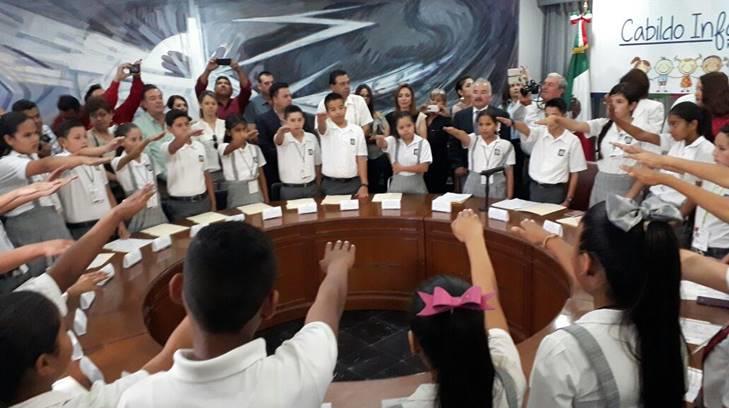 Alcalde infantil por un día en Navojoa aprovecha y pide apoyo con becas para estudiantes
