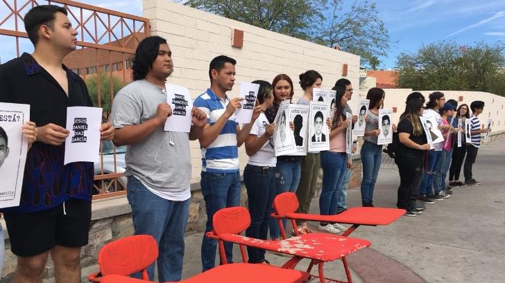GALERÍA | Estudiantes de la Unison se manifiestan por los 43 de Ayotzinapa y los estudiantes de cine
