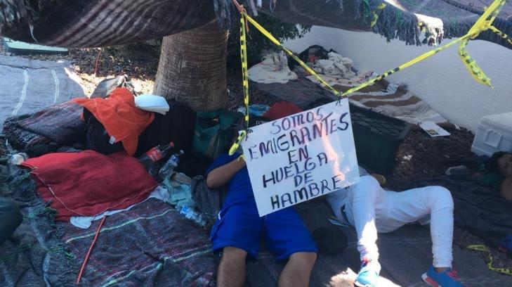 VIDEO | AUDIO | Migrantes permanecen en huelga de hambre