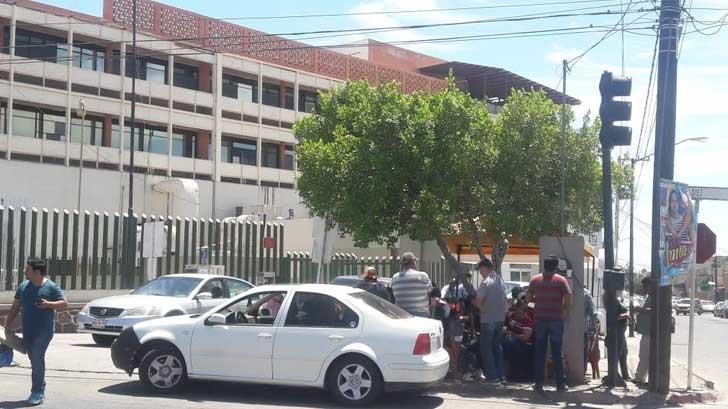 AUDIO | Derechohabientes realizan plantón en IMSS de Guaymas