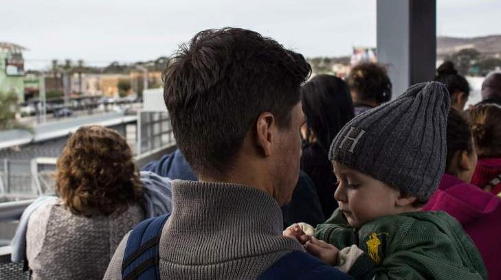 Al menos 52 migrantes entre ellos 12 menores de edad piden asilo a EU