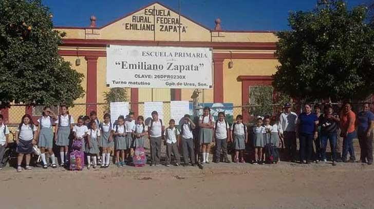 AUDIO | Padres de familia encadenan puertas de la escuela Emiliano Zapata de Ures