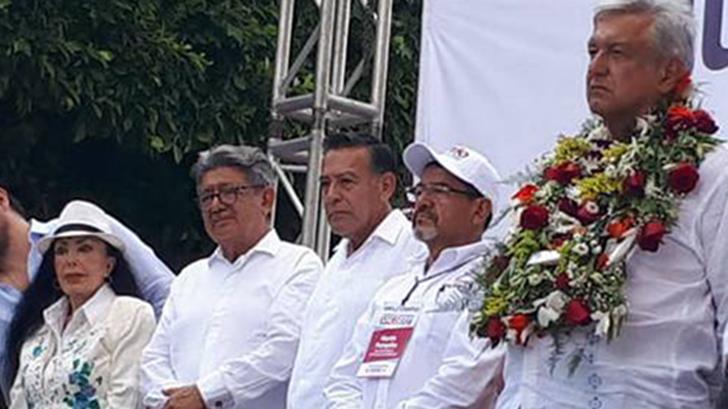 Irma Serrano, La Tigresa, acompañó a AMLO en un mitin en Chiapas