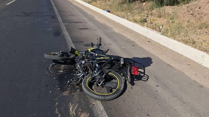 Tres menores en moto sufren accidente a causa de un tope