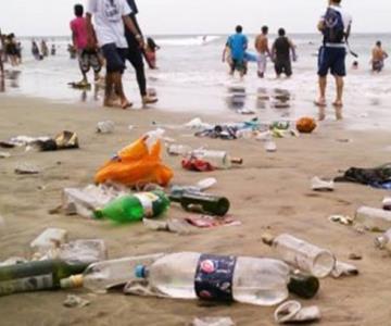 A pesar de la pandemia, llenan la playa Huatabampito de basura