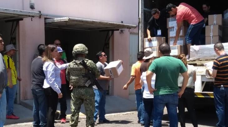 GALERÍA | Boletas y actas para las próximas elecciones llegan al INE en Guaymas