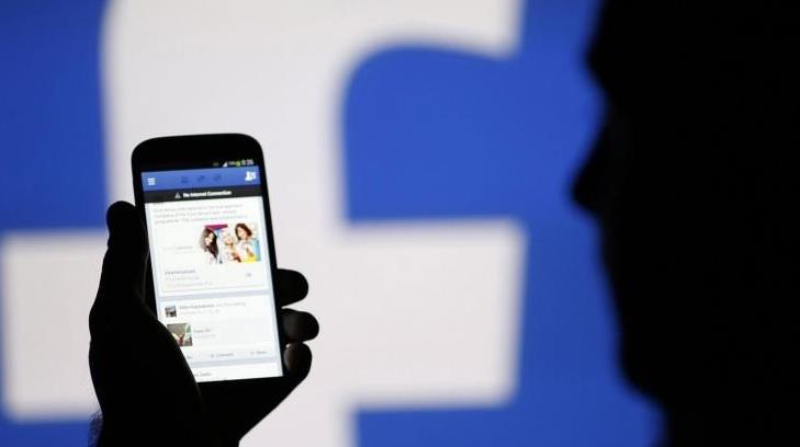 Facebook permite el acceso a datos de usuarios a fabricantes de celulares