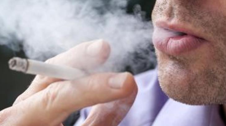 El humo del tabaco aumenta la presión arterial, alerta médico especialista