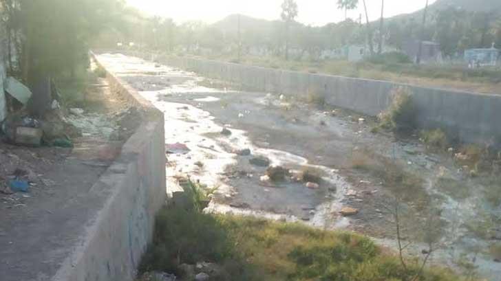 Vecinos de Guaymas denuncian falta de limpieza en arroyo