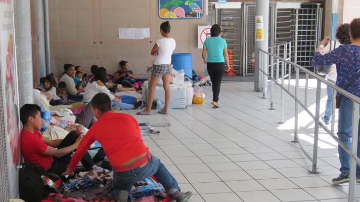 AUDIO | Migrantes cumplen 11 días esperando respuesta sobre asilo político en frontera de Nogales