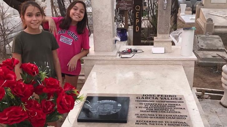 GALERÍA | Hermosillenses limpian cementerios para festejar el Día del Padre