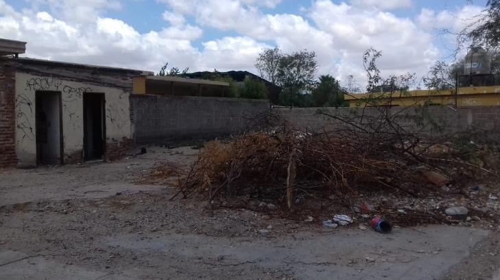 Vecinos de Villa de Seris denuncian varias áreas abandonadas y con basura en la colonia