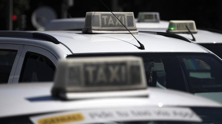 Taxistas de España continúan en huelga contra Uber y Cabify