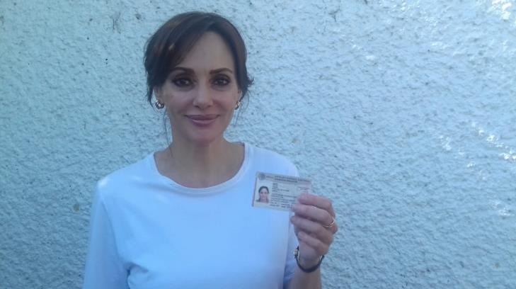 Lilly Téllez emite su voto en Las Quintas