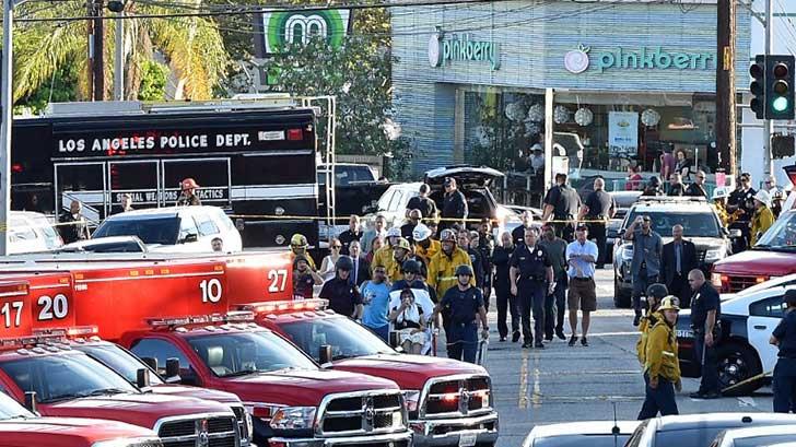 Hombre armado mantiene de rehenes a decenas de personas en supermercado de Los Ángeles