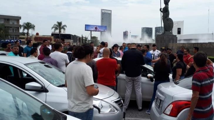 Choferes de Uber en Guadalajara protestan contra registro