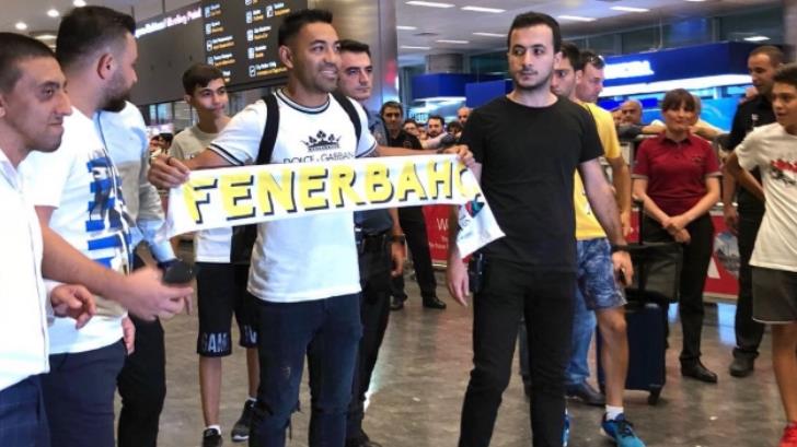Marco Fabián llega a Turquía para firmar con el Fenerbahçe