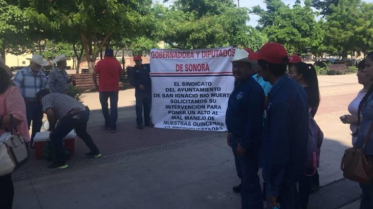 AUDIO | Empleados del Ayuntamiento de San Ignacio Río Muerto exigen les paguen 13 mdp en sueldos