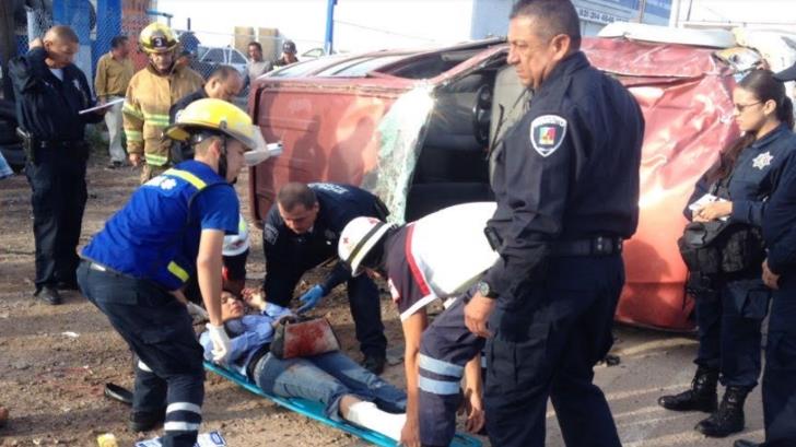 AUDIO | Volcamiento de automóvil deja dos heridos al Sur de Nogales