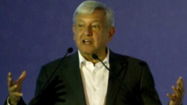 López Obrador se reúne con miembros de la fundación del Papa Francisco