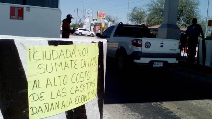 Manifestantes toman la caseta de cobro en Hermosillo