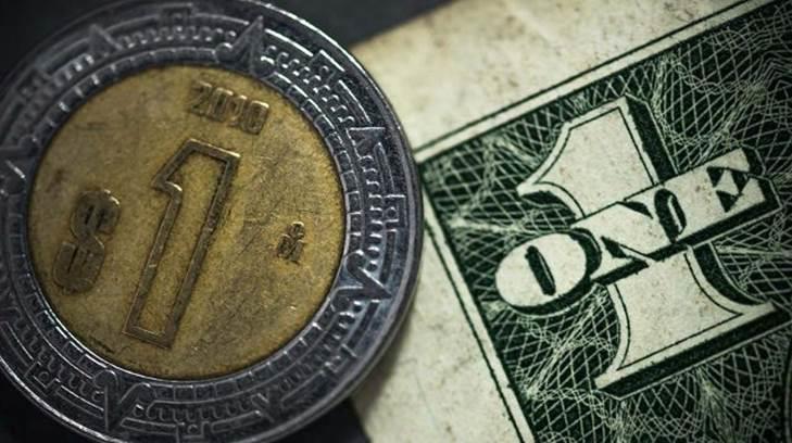 Dólar continúa a la baja con 19.35 pesos a la venta en bancos