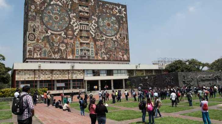 Queman y bajan Bandera en rectoría de la UNAM