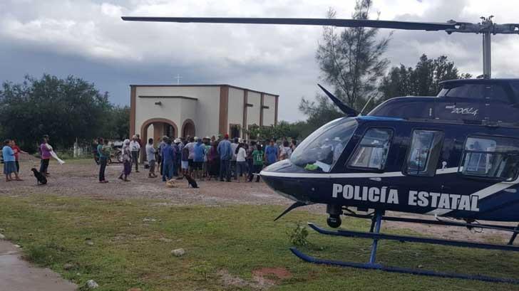 Rescatan vía aérea a familias de cuatro comunidades de Álamos