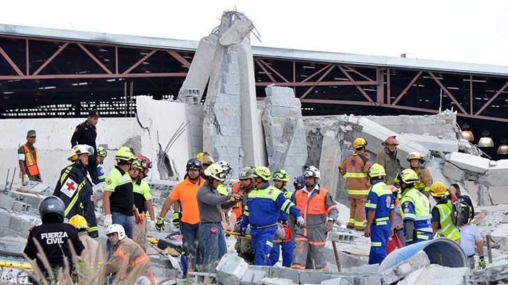 Suman siete muertos por derrumbe de edificio en Monterrey