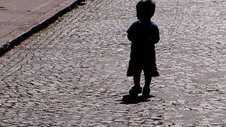 Pequeño de dos años deambulaba solo por las calles de Nogales; estaba a cargo de otra menor