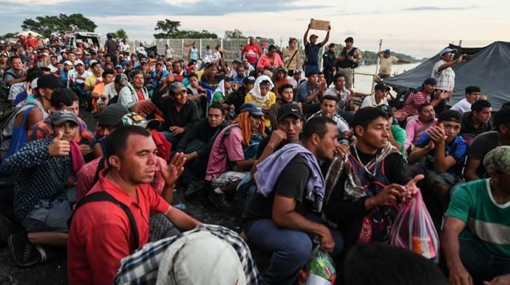 Trump firma orden que niega asilo a migrantes que entren de manera ilegal
