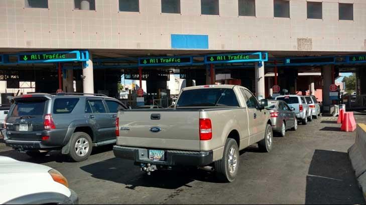 AUDIO | Esperan más de 90 minutos para cruzar la frontera en Nogales