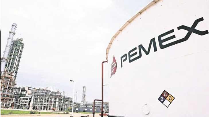Calificadora Fitch cambia a negativa perspectiva de Pemex