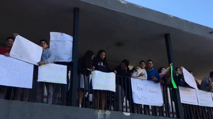 AUDIO | Estudiantes se manifiestan  contra el cierre del plantel Cobach VII