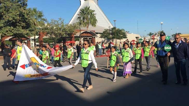 Asisten pocas familias a desfile revolucionario en Cajeme