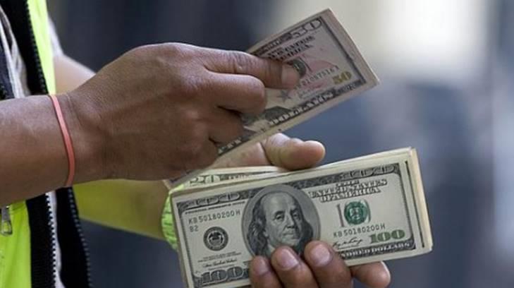 Dólar al menudeo se vende en 24.33 pesos, menos presionado