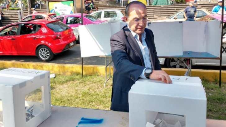 Felipe Calderón vota por Manuel Gómez Morín en interna del PAN