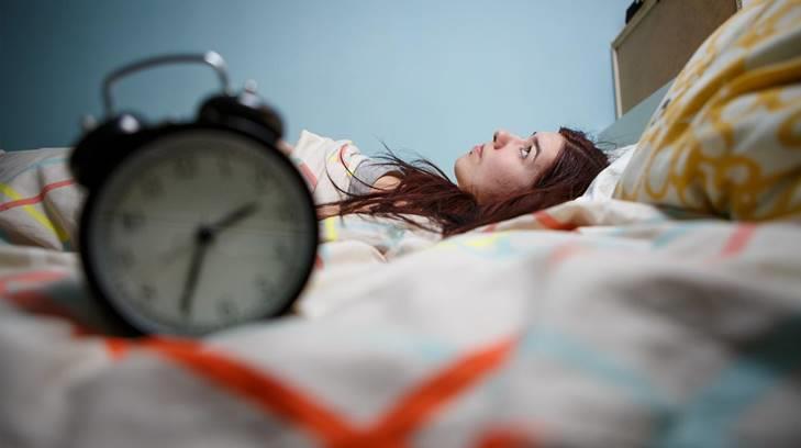 Incrementa la ansiedad crónica en jóvenes porque no duermen bien, revela estudio