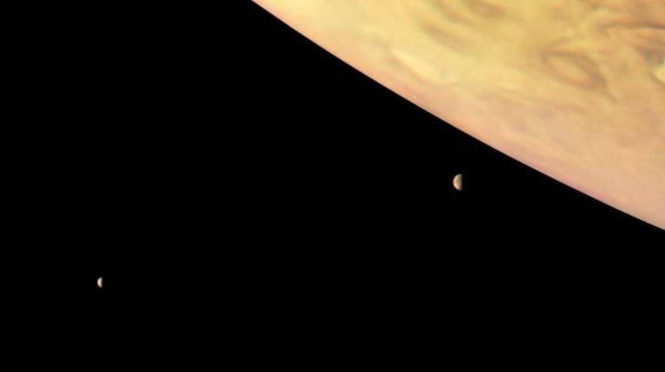 La Nasa comparte imagen de Júpiter y una de sus lunas