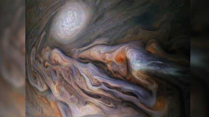 La NASA capta bella tormenta de Júpiter